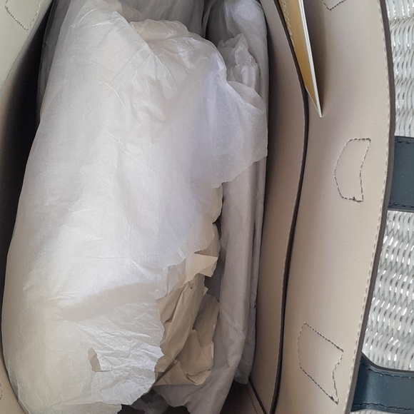 Michael Kors MK Cassie Large Leather Tote in Blue - Picture 6 of 8